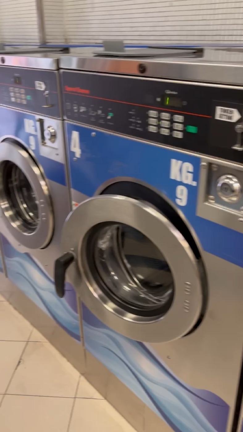 9kgと番号が書かれた洗濯機