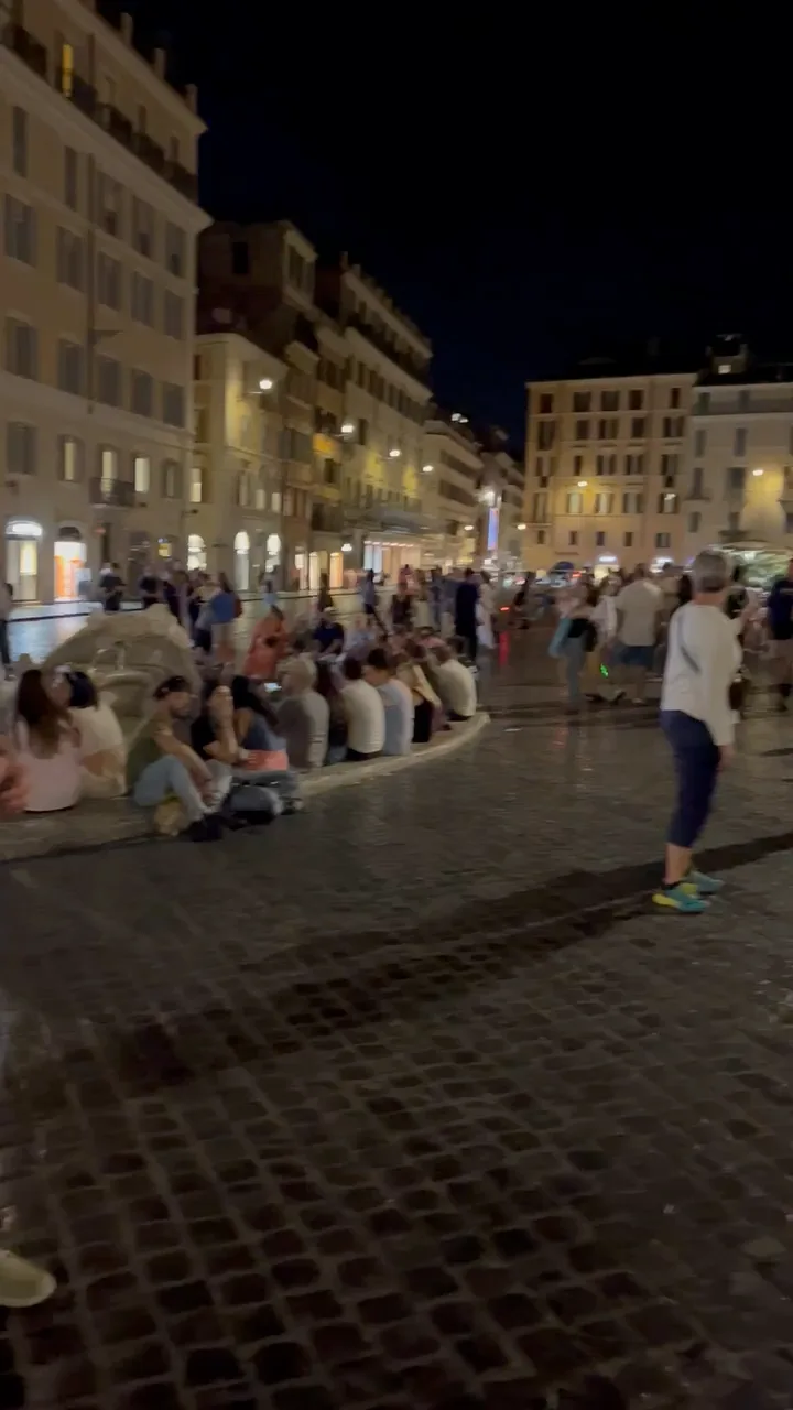 夜のスペイン階段周辺